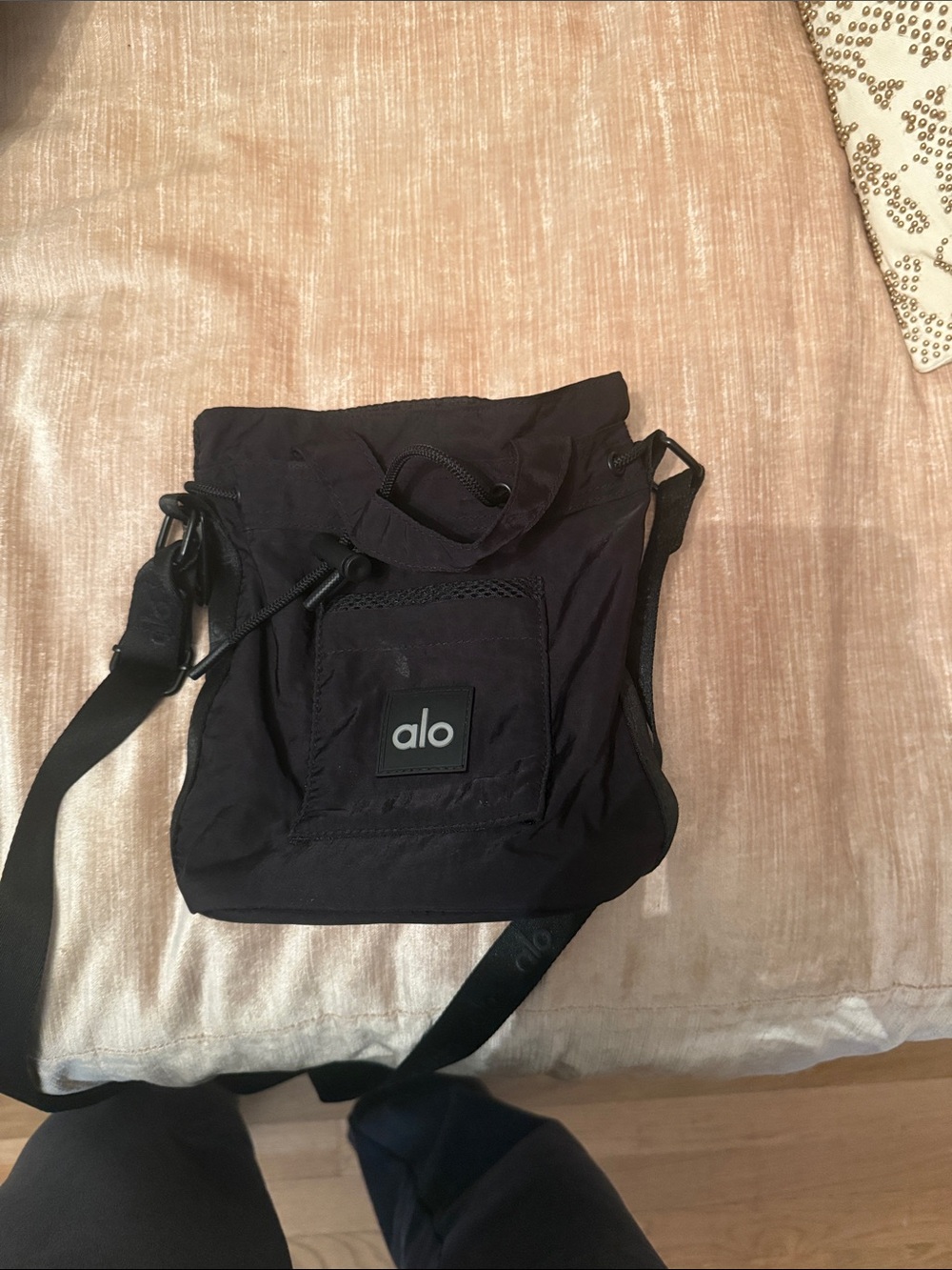ALO Yoga Black Women’s Messenger Crossbody Bag
